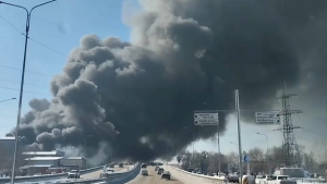 В Алматы локализован пожар на складе с газбаллонами