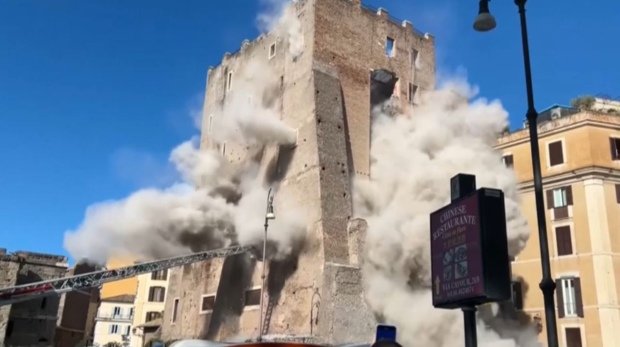 Италияда ортағасырлық мұнараның қабырғасы опырылып қалды