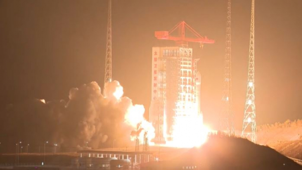 Китай запустил в космос 18 спутников связи