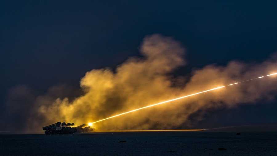Иран нанес ракетный удар по аэропорту Кувейта: ситуация обостряется