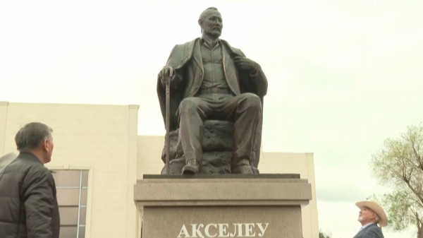 Ұлытауда Ақселеу Сейдімбекке ескерткіш орнатылды