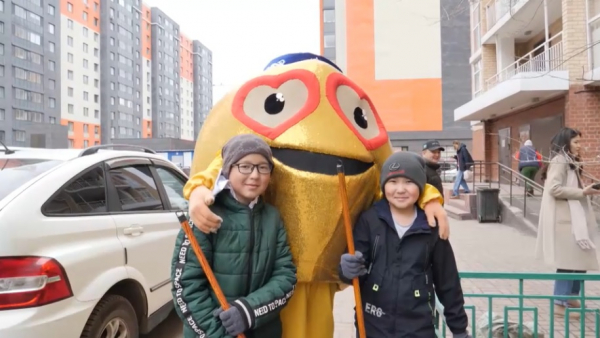 В Астане высадили 5 тысяч деревьев во время субботника