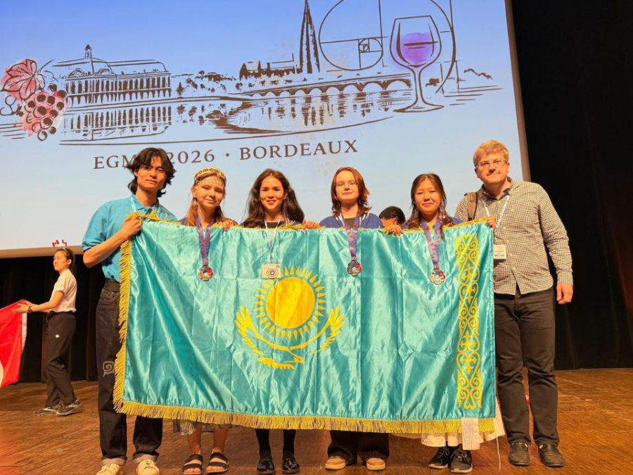 Қазақстандық оқушылар Францияда өткен олимпиадада үш медаль иеленді