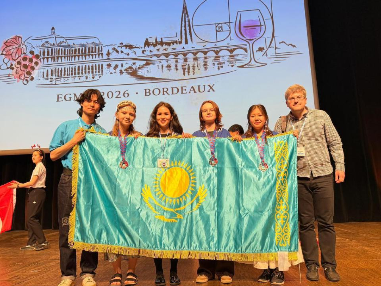 Қазақстандық оқушылар Францияда өткен олимпиадада үш медаль иеленді