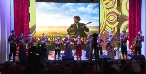 Ақтөбеде жас жыршылар бір тәулік бойы батырлар дастанын жырлайды