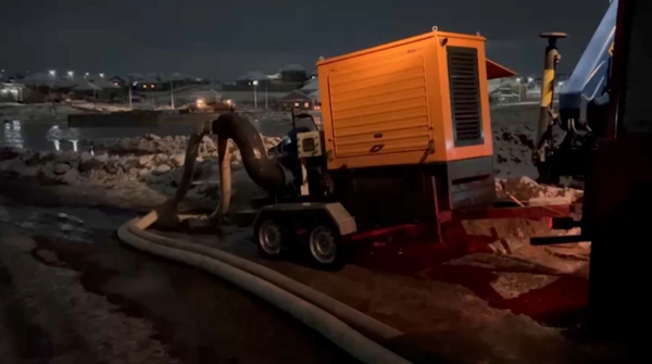 Шымкентте қар еріп, көшені су басты