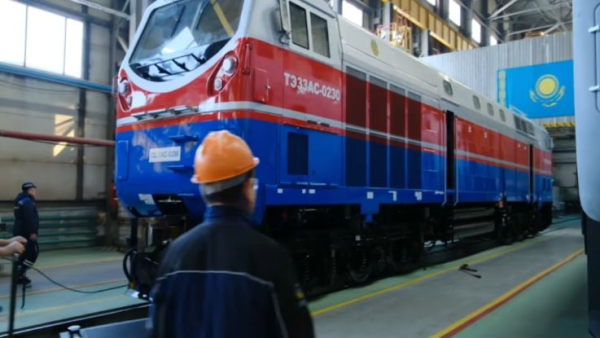 Прочные связи с Казахстаном: ЛКЗ наращивает производство локомотивов