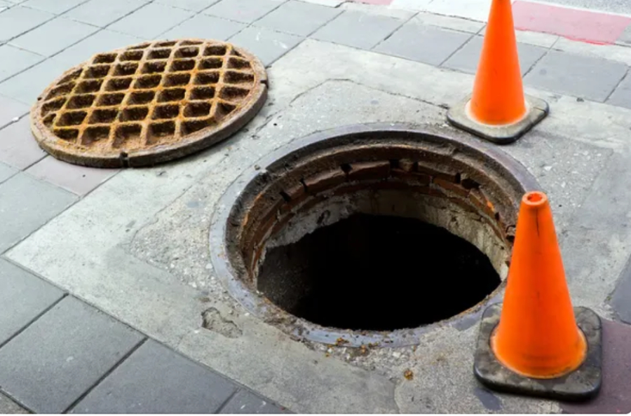 Двое рабочих погибли в колодце в Караганде