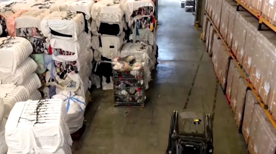 В ЕС запретят сжигать непроданную одежду