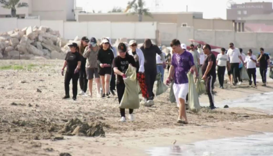 Ақтауда спортшылар Каспий жағалауын қоқыстан тазартты