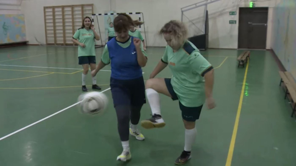 Астанада кәсіби тұрғыда ойнайтын футболшы аналар командасы бар