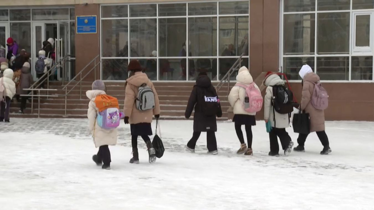 Столичных школьников перевели на дистанционное обучение