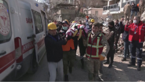 В турецком Хатае спасли семью из трёх человек