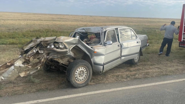 Легковой автомобиль врезался в грузовик с сеном: 4 погибших