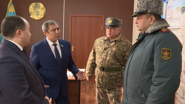 Сенаторлар әскери құрылымдарды аралады