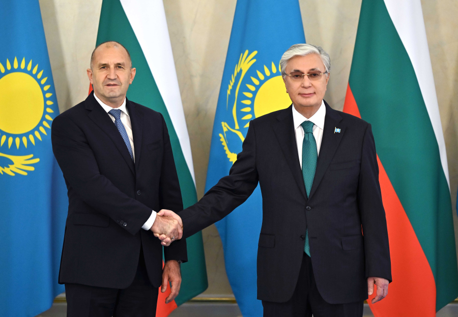 Касым-Жомарт Токаев провел переговоры с Президентом Болгарии