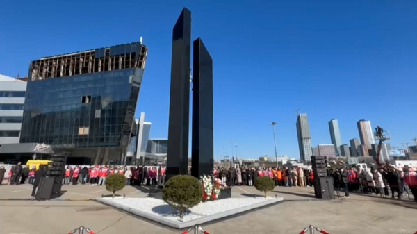 Мемориал жертвам теракта в «Крокусе» открыли в годовщину трагедии