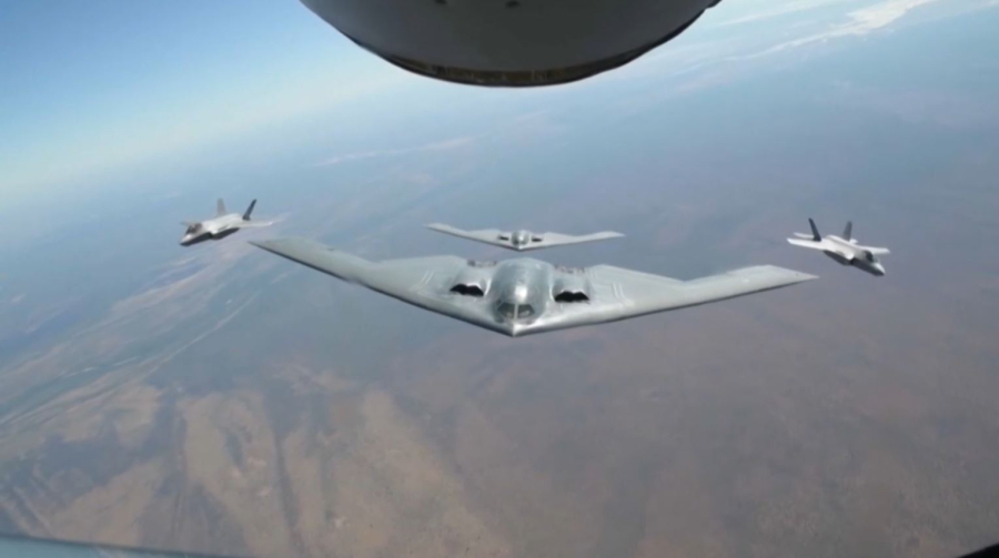 США перебросили бомбардировщики B-2 в сторону Ближнего Востока