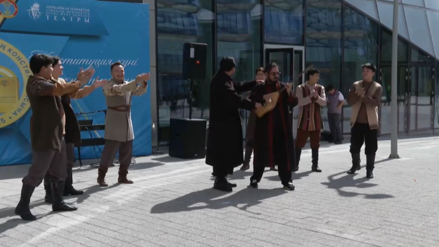 День Конституции: в Астане прошёл праздничный концерт