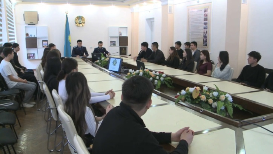 Транспортная прокуратура ВКО разъясняет законы студентам