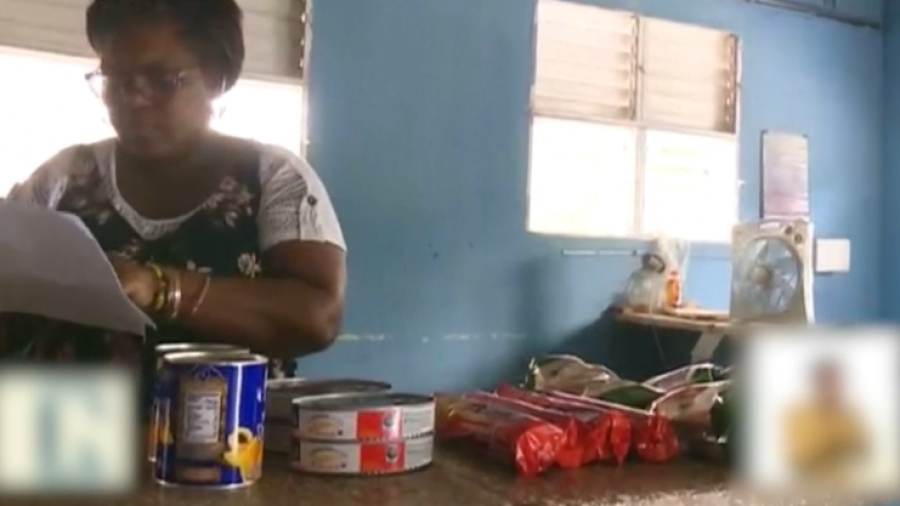 Кубинцам начали раздавать гуманитарную помощь из Мексики