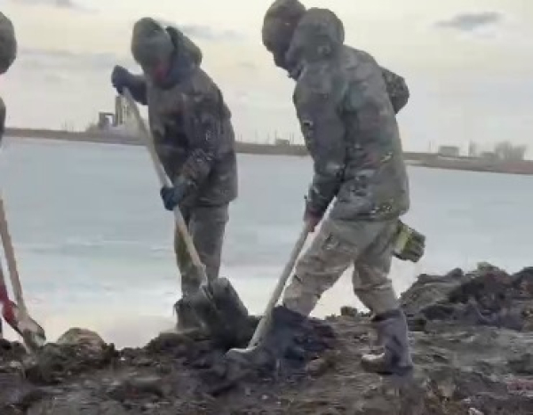 Костанайские спасатели укрепляют защиту от паводка