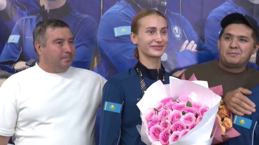 Әлем чемпиондарын жанкүйерлер ыстық ықыласпен күтіп алды