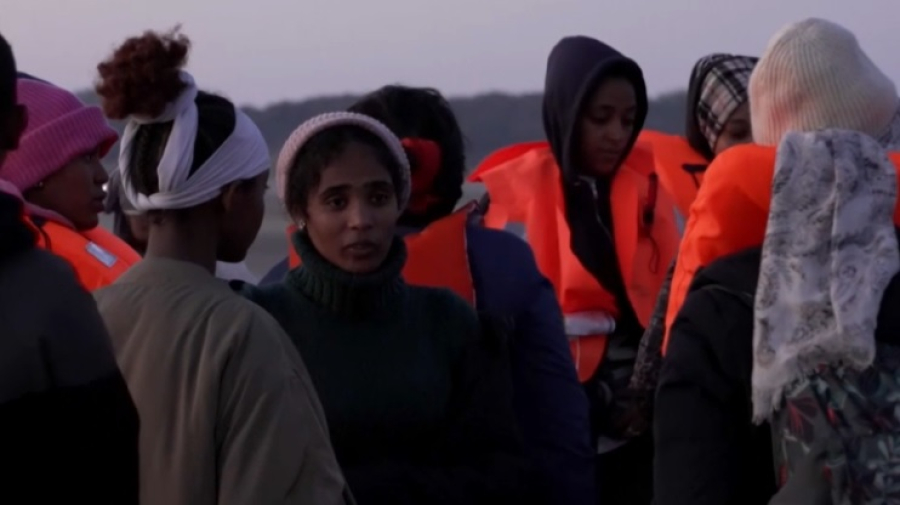 Мигрантов в Британии переселят из отелей в казармы