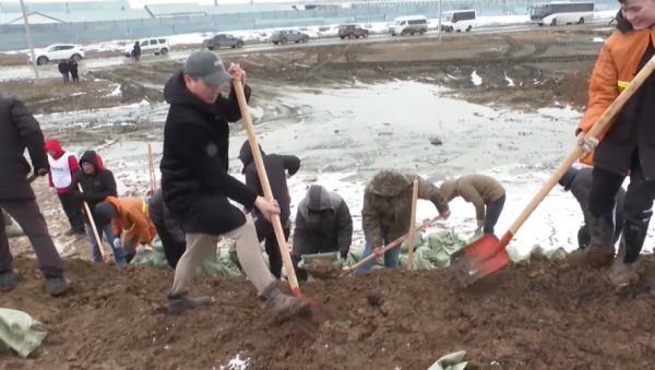 Волонтеры приступили к очистке ранее затопленных территорий
