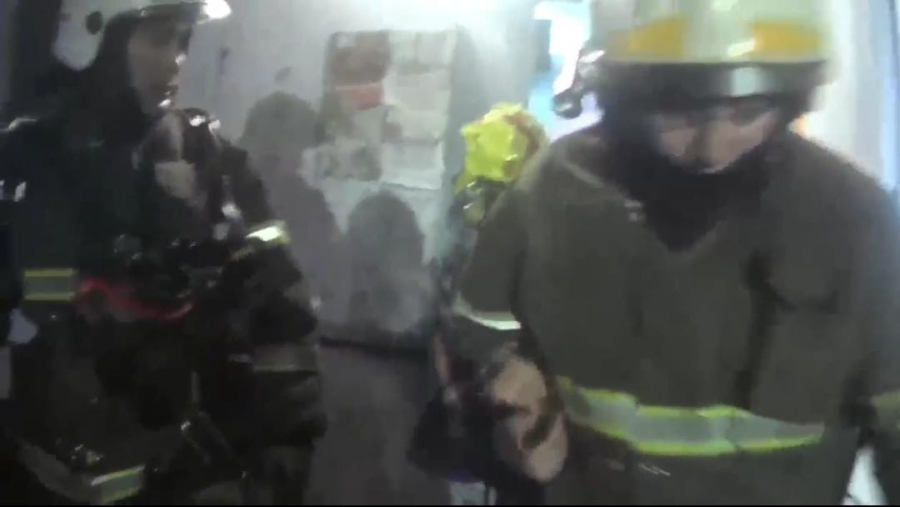 В Павлодаре спасли мужчину при пожаре в пятиэтажном доме