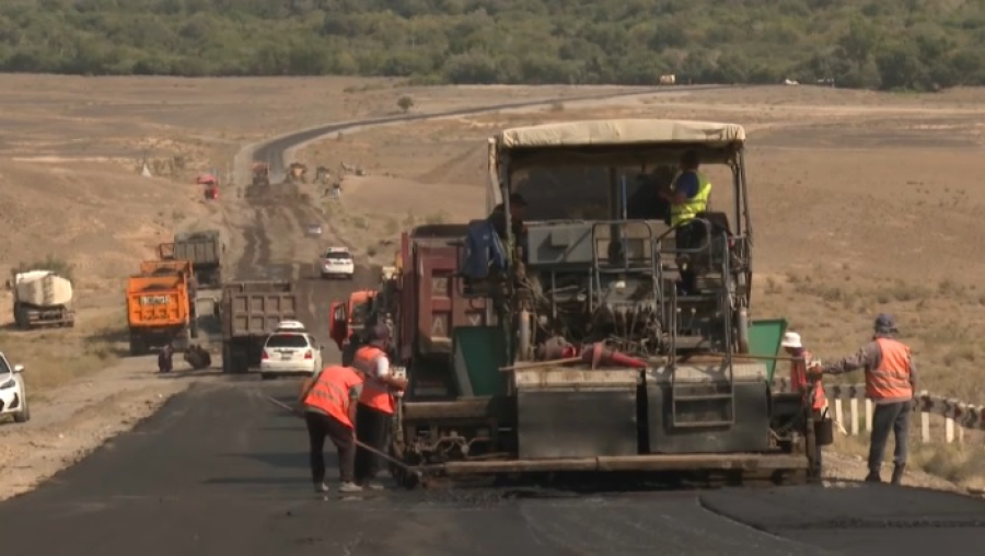 Дорогу к термальным источникам ремонтируют в Алматинской области
