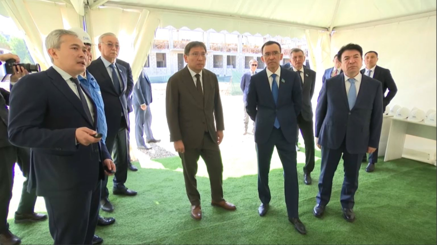 Мәулен Әшімбаев Алматыда жаңа мектептің құрылысымен танысты