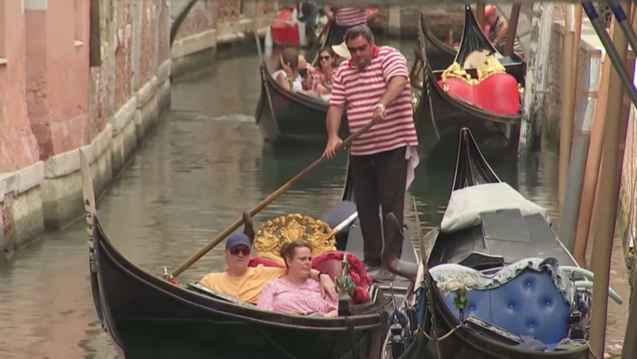 Венецияда қайтадан туристік алым енгізілді