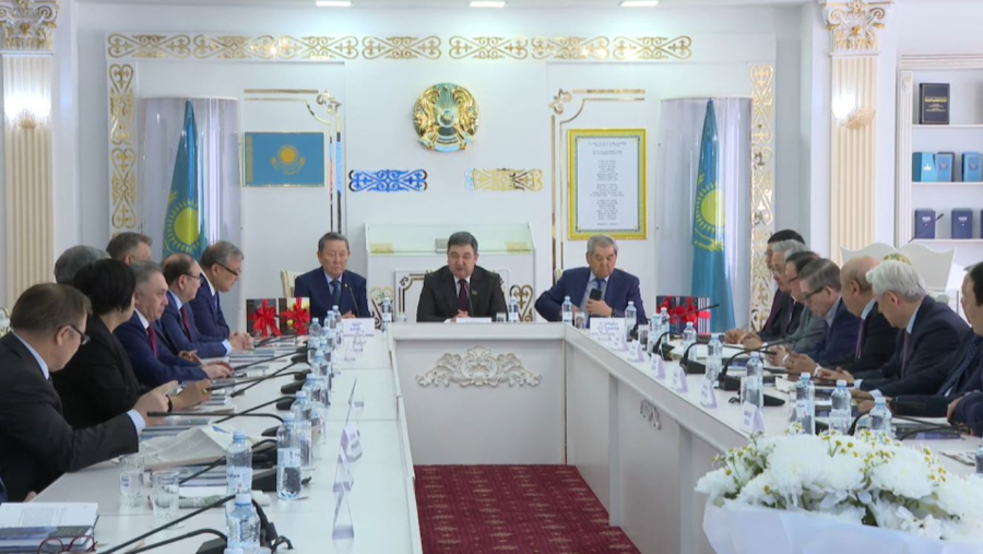 Қоғам қайраткері Әділ Ахметовтің жаңа кітаптары жарық көрді