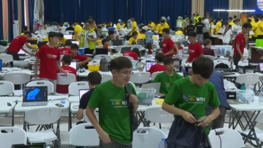 Школьники создают роботов нового поколения