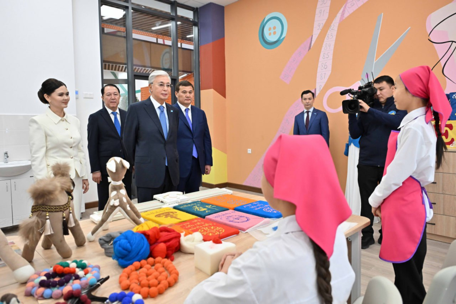 Касым-Жомарт Токаев посетил академию «Сыр жұлдыздары»