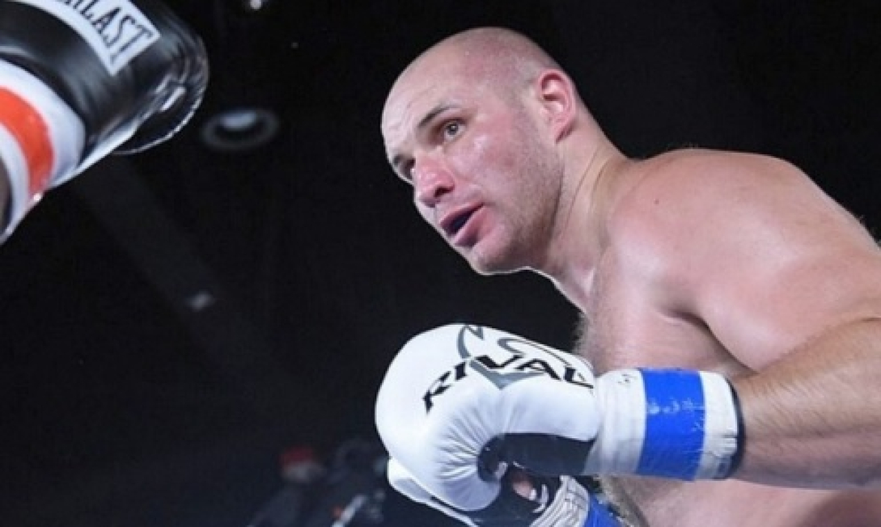 Казахстанский супертяж проиграл впервые в карьере