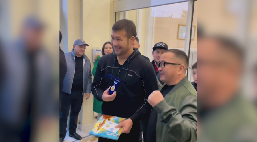 Шавката Рахмонова встретили в Алматы