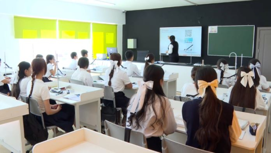 ИИ помогает атырауским школьникам в обучении