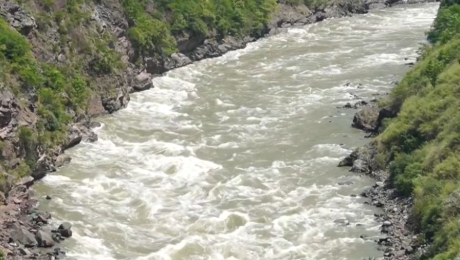 Из-за перекрытия Индией шлюзов на плотинах в Пакистане резко обмелела река