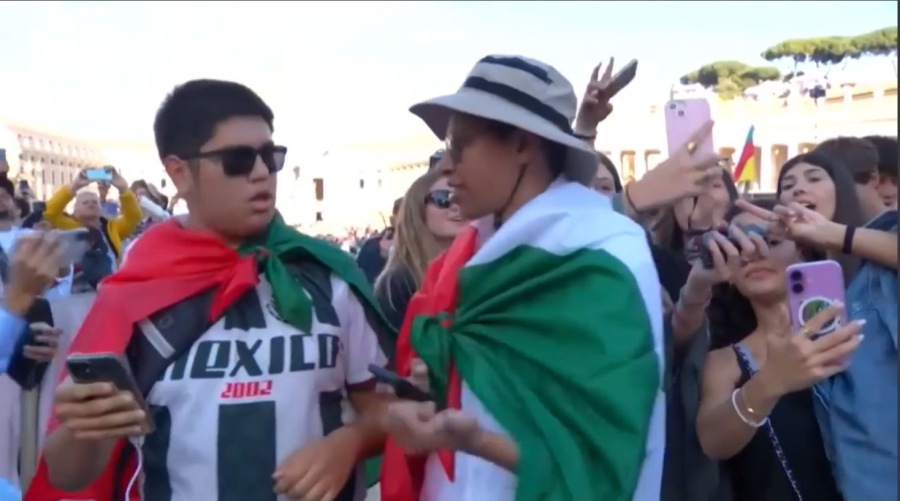 Жаңа Рим папасын жұртшылық қуанышпен қарсы алды