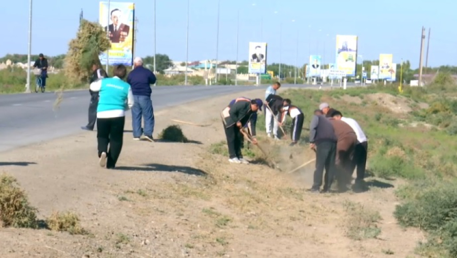На уборку улиц вышли жители Жалагашского района
