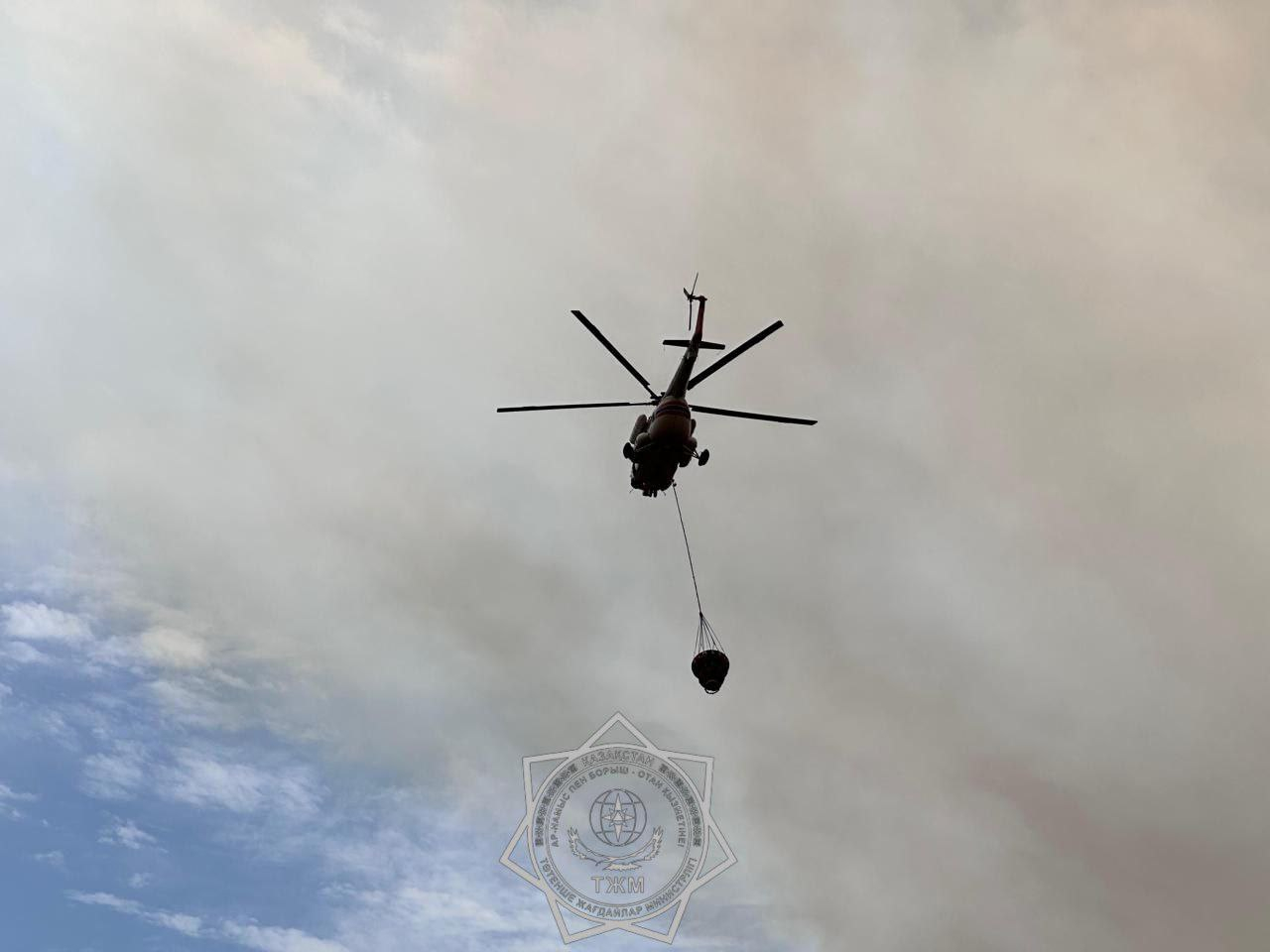 МЧС продолжает тушение возгорания тростника в Атырауской области