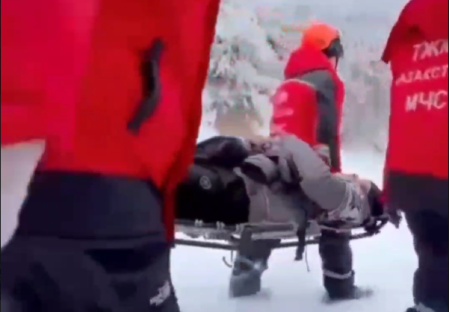 Туриста с переломом ноги спасли в горах под Алматы