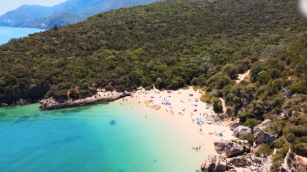 Штраф до €1500 за прогулки в купальниках могут ввести в Португалии