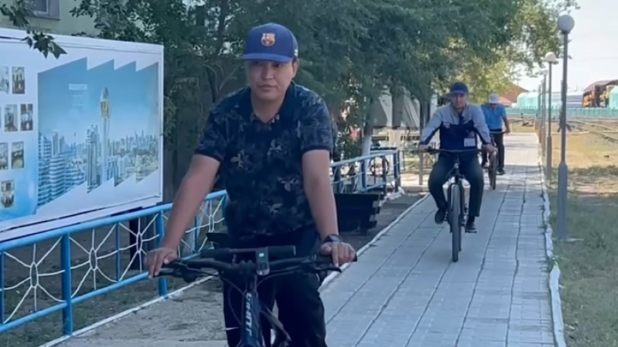 «Таза Қазақстан»: госслужащие пересели на велосипеды