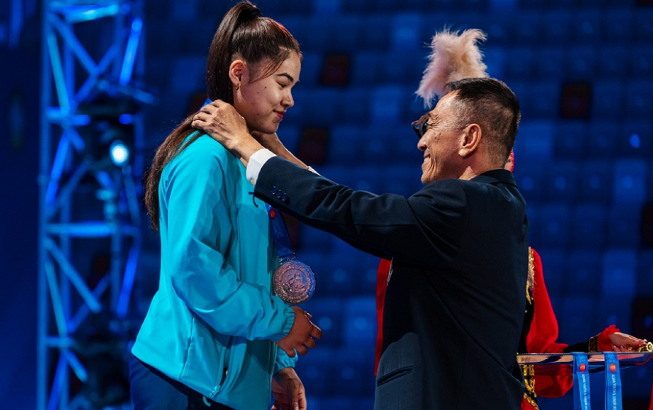 Казахстан завоевал очередную медаль на юношеском ЧА