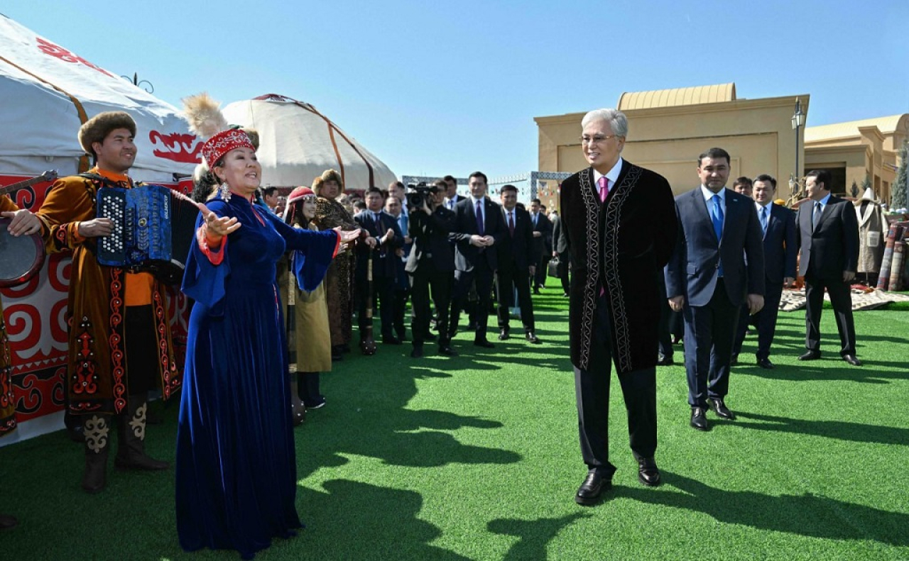 Президент принял участие в народных гуляньях