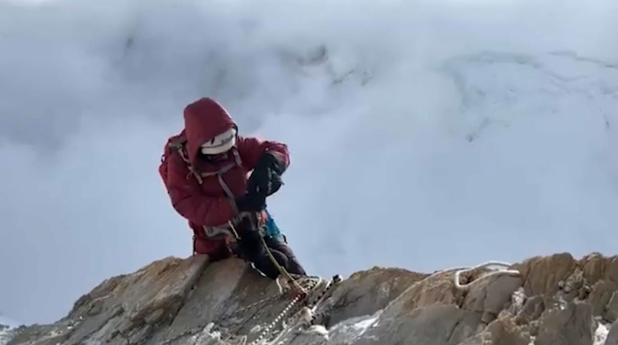 Ресейлік альпинист әйелді құтқарудың сәті түспеді