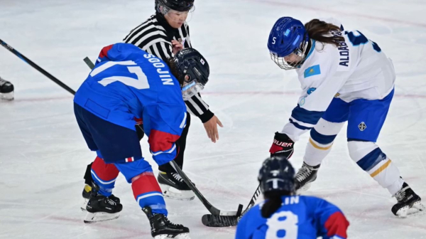 Қазақстандық хоккейші қыздар әлем чемпионатын жеңіспен бастады